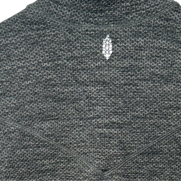 Free People Movement Off the Grid Bell Sleeve Full Zip Gray Jacket Size M - Picture 4 of 6